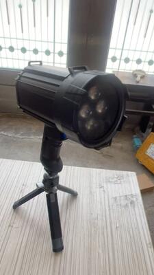 ইউভি এবং হোয়াইট লাইট ডুয়াল ফাংশন সহ হ্যান্ডহেল্ড চার্জিং ডিটাইল এলইডি-ইউভি ল্যাম্প