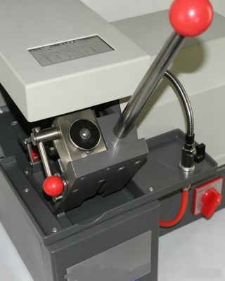 HC-300E ধাতুবিদ্যা নমুনা কাটার মেশিন জল শীতল ল্যাব নমুনা কাটার