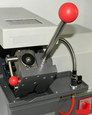 HC-300E 2800R/মিনিট ল্যাবরেটরি মেটালোগ্রাফি নমুনা কাটিং মেশিন মেটেরিয়াল টেস্টের জন্য সার্কুলেটিং কুলিং সিস্টেম সহ